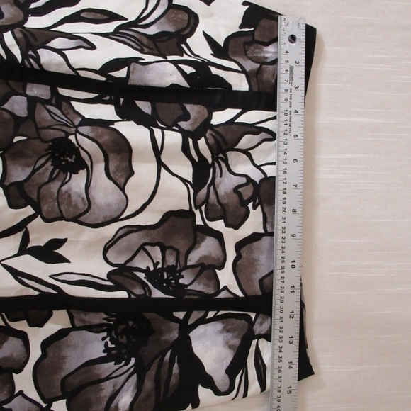 FLORAL Premise linen/Rayon blend size 4 skirt - Picture 7 of 10